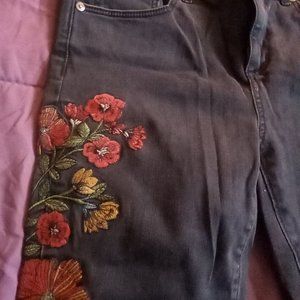 Modern Skinny Jeans with a Flower Pattern Twist